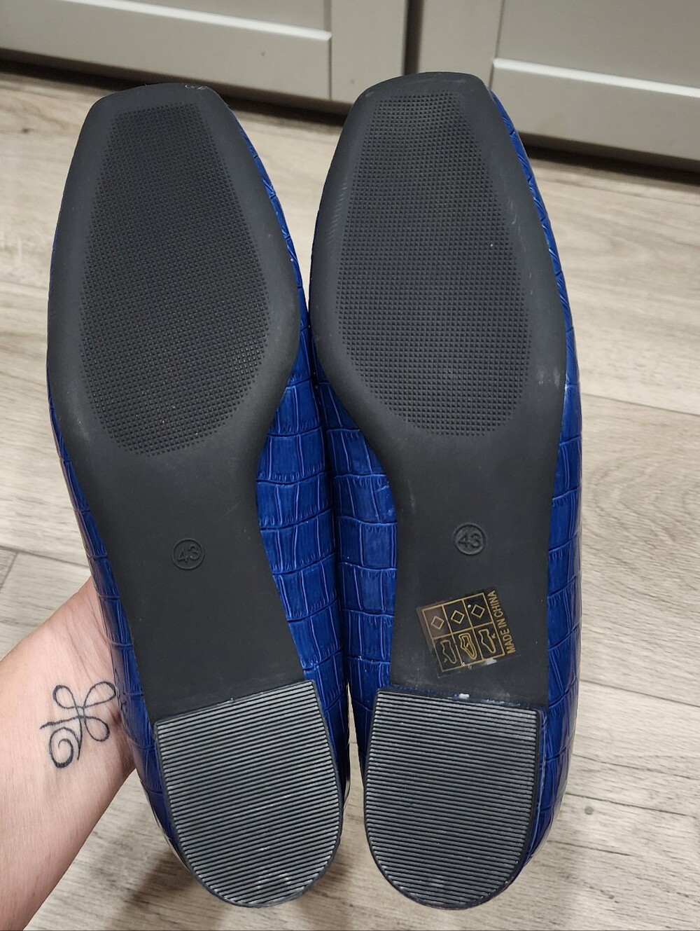 NEW Classic Blue Patent Low Heel Women's Pumps - Picture 4 of 9